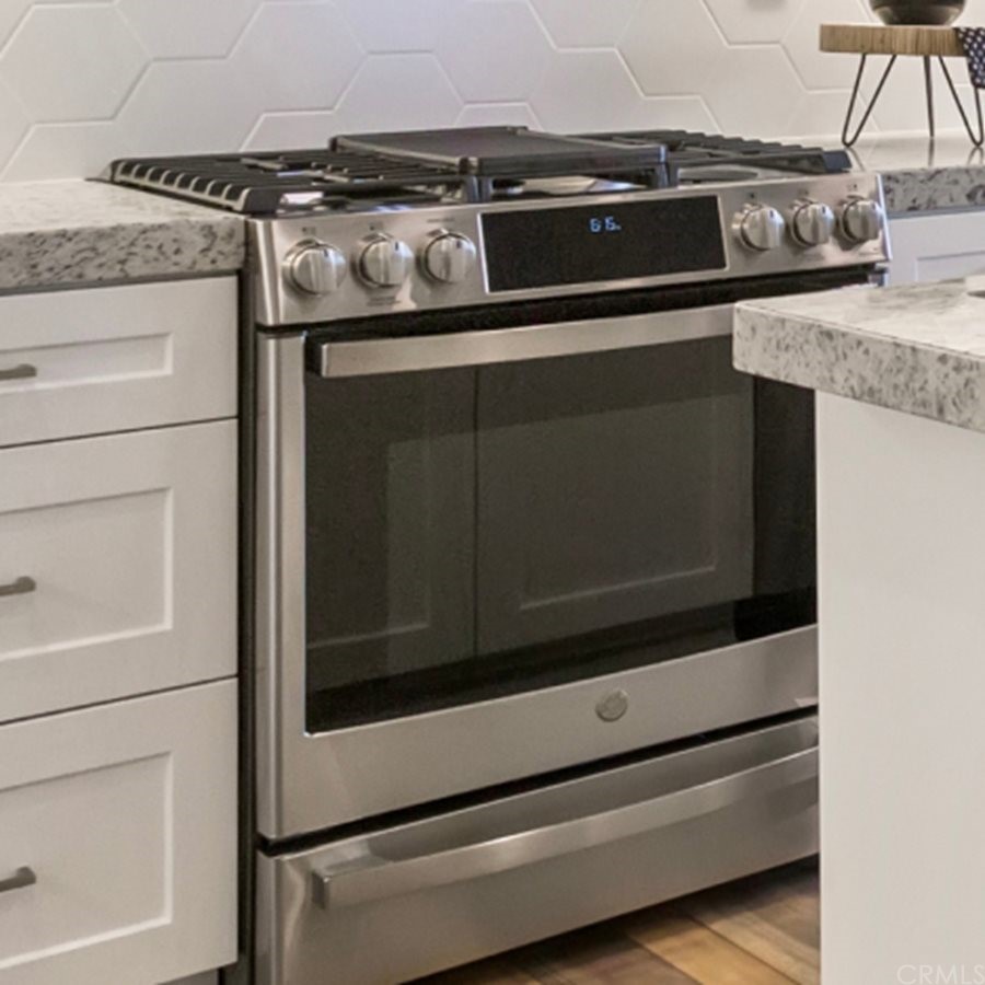 264 Siena Lake Forest, CA 92630 - Photo 5 of 27 a close view of stove top oven