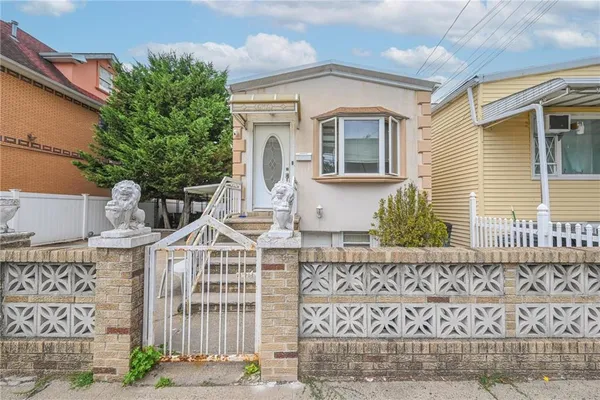 $1,050,000 | 472 Lake Street | Gravesend