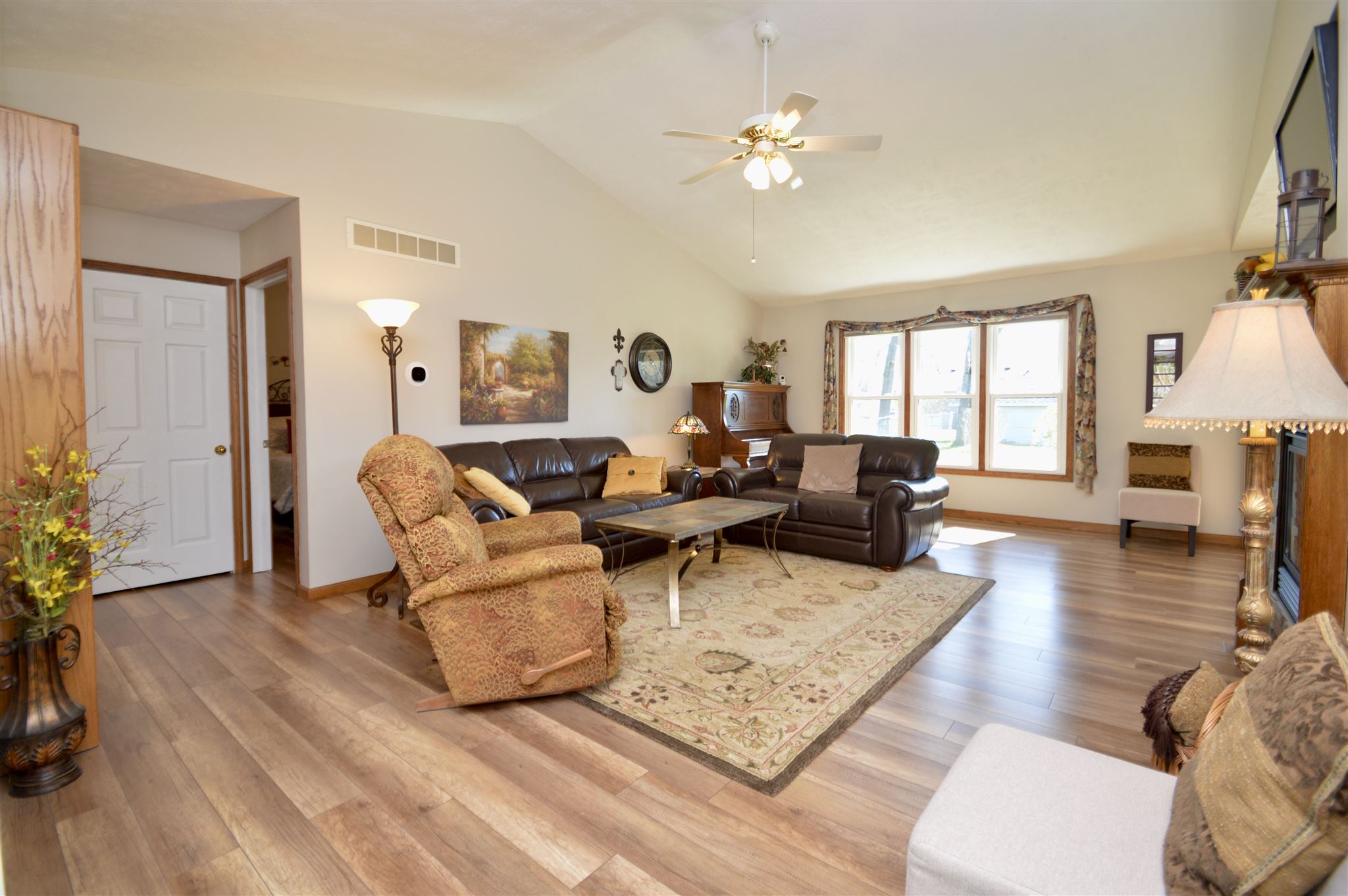 55684 Apple Road Osceola, IN 46561 - Photo 5 of 36 Gallery Image 5