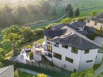 $2,499,000 | 3727 Lakebriar Place, Santa Rosa, CA 95403