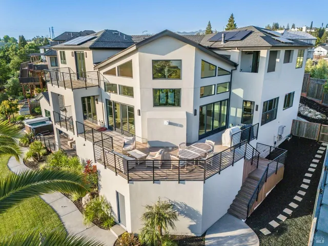 $2,985,000 | 3727 Lakebriar Place, Santa Rosa, CA 95403