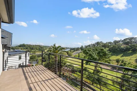 $2,499,000 | 3727 Lakebriar Place, Santa Rosa, CA 95403