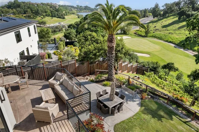 $2,499,000 | 3727 Lakebriar Place, Santa Rosa, CA 95403