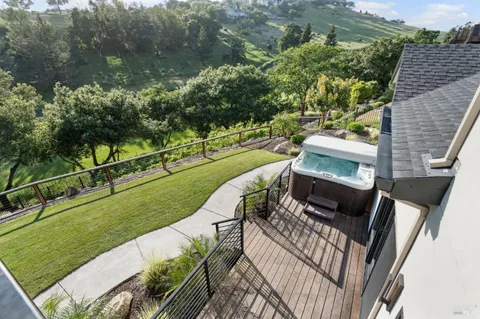 $2,499,000 | 3727 Lakebriar Place, Santa Rosa, CA 95403