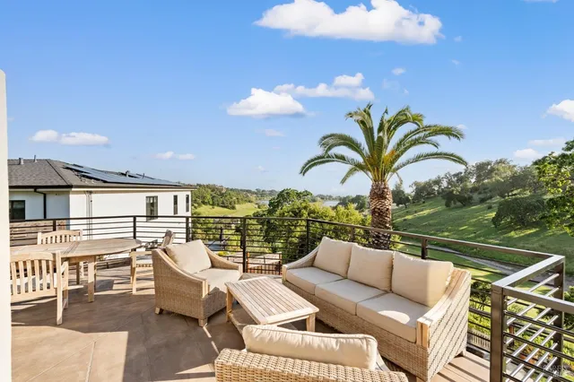 $2,499,000 | 3727 Lakebriar Place, Santa Rosa, CA 95403