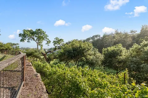 $2,499,000 | 3727 Lakebriar Place, Santa Rosa, CA 95403