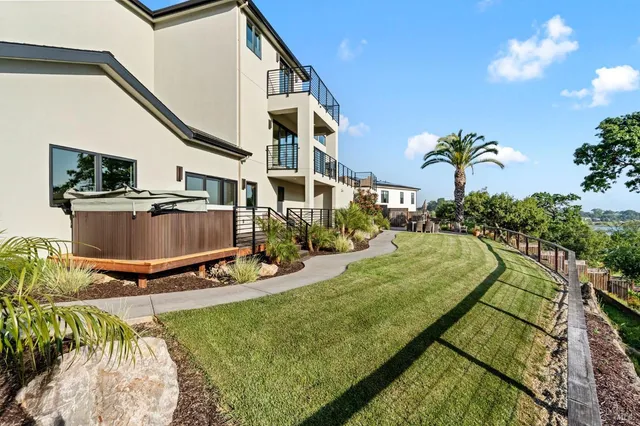 $2,499,000 | 3727 Lakebriar Place, Santa Rosa, CA 95403