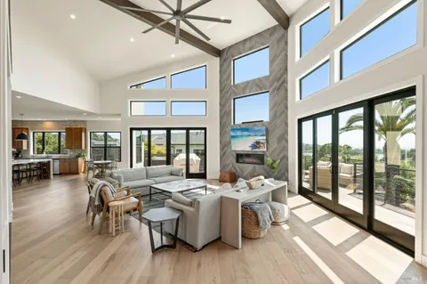 $2,499,000 | 3727 Lakebriar Place, Santa Rosa, CA 95403