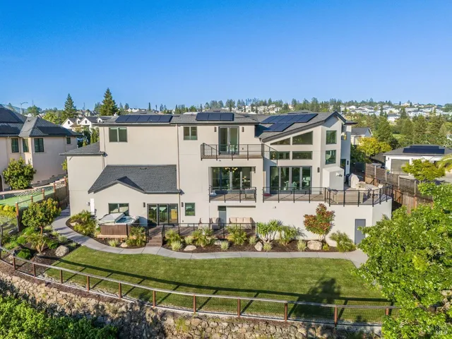 $2,985,000 | 3727 Lakebriar Place, Santa Rosa, CA 95403