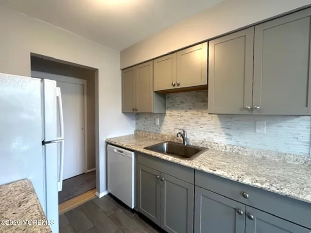 $2,000 | 61 Stonehurst Boulevard, Unit F, Freehold, NJ 07728