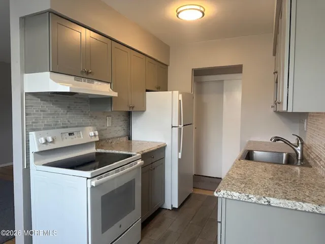 $2,000 | 61 Stonehurst Boulevard, Unit F, Freehold, NJ 07728