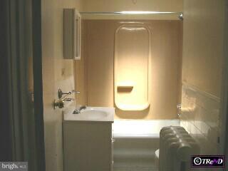 927 Kenmore Road Philadelphia, PA 19151 - Photo 4 of 5 Gallery Image 4