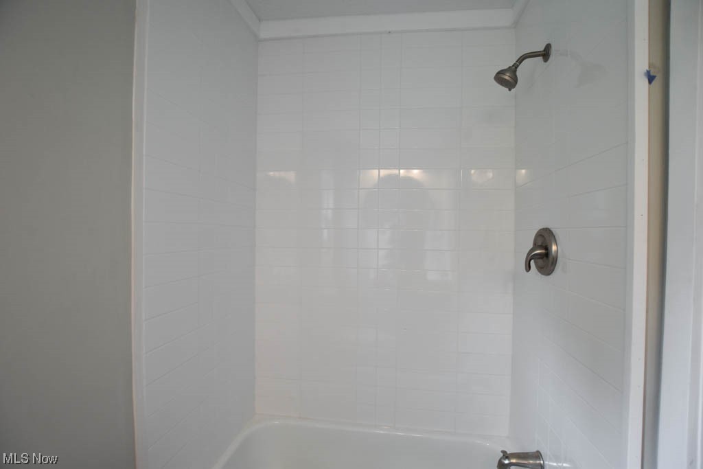 1747 Faye Road Akron, OH 44306 - Photo 12 of 27 Full Bathroom
