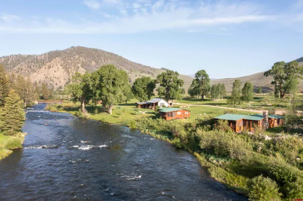 a view of a lake in a city