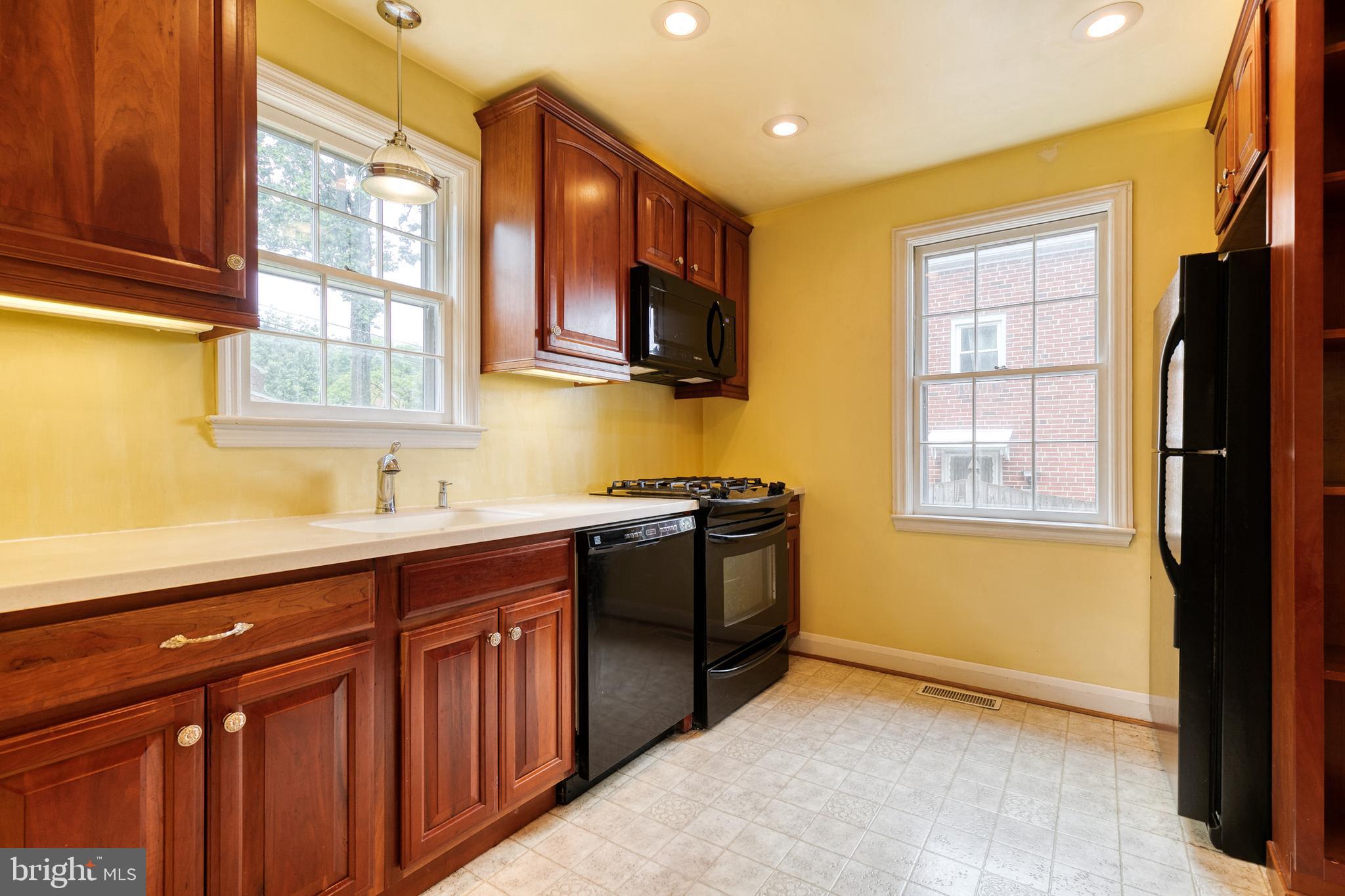 24 Dunmore Road Catonsville, MD 21228 - Photo 3 of 33 Gallery Image 3