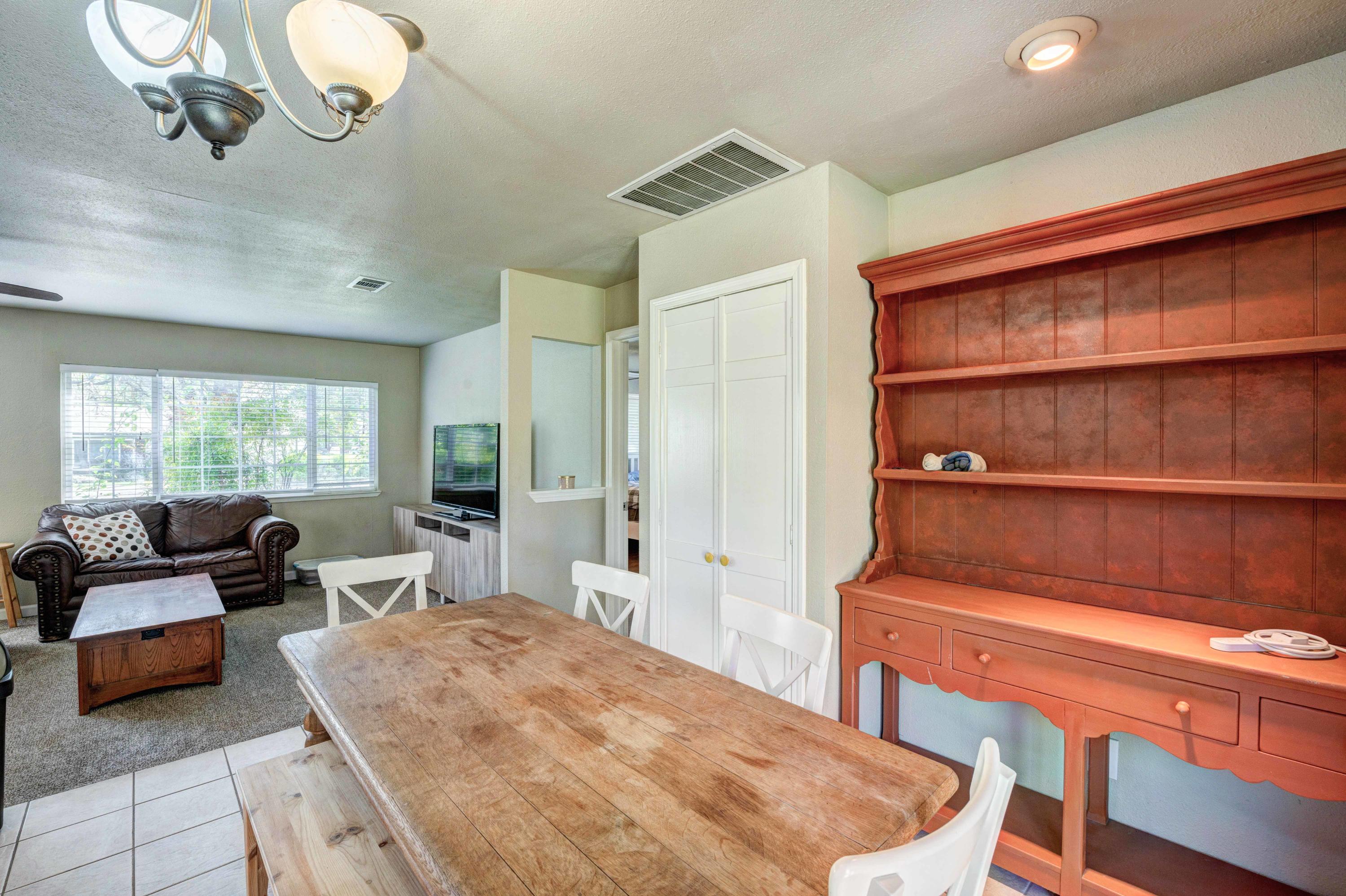 3491 Bardick Road Anderson, CA 96007 - Photo 5 of 19 Dining Area-2