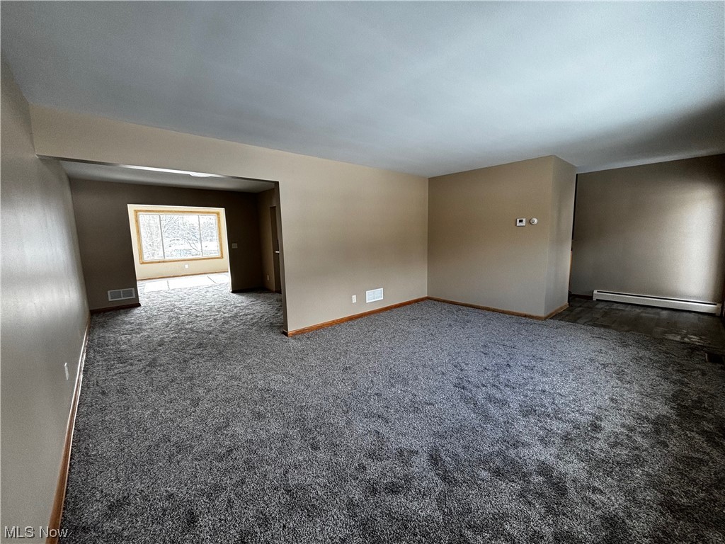 562 East Caston Road Uniontown, OH 44685 - Photo 6 of 23 Living room