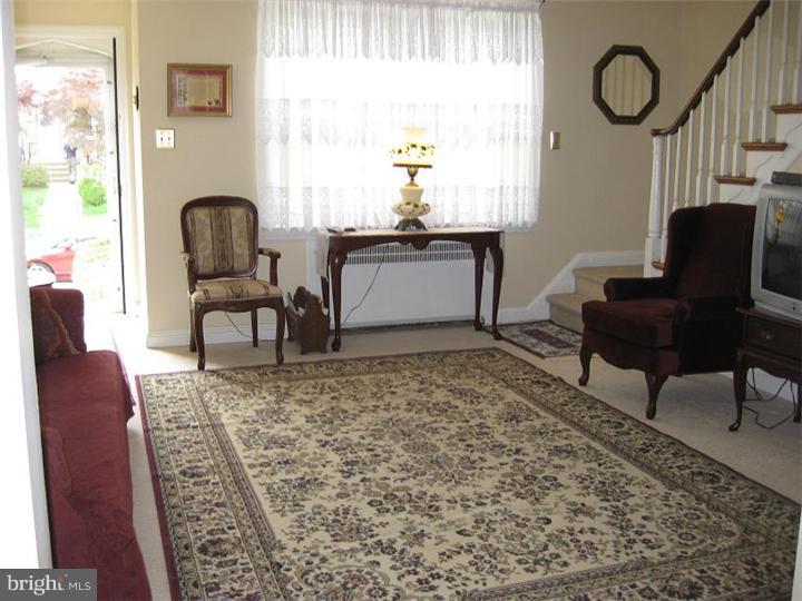 142 Green Valley Road Upper Darby, PA 19082 - Photo 4 of 16 Living Room