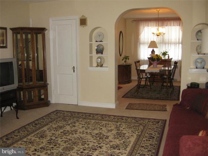 142 Green Valley Road Upper Darby, PA 19082 - Photo 5 of 16 Living Room