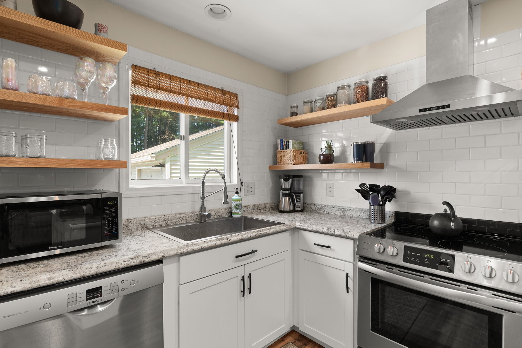 208 Locust Hill Road Shelburne, VT 05482 - Photo 4 of 22 Gallery Image 4