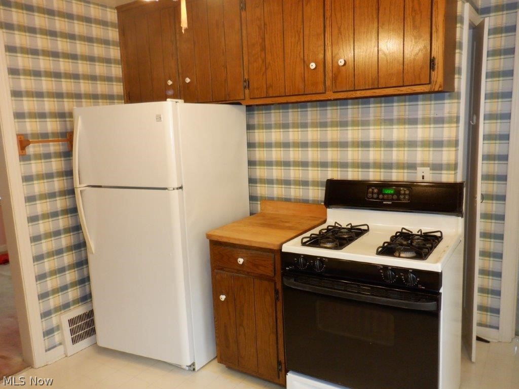 1455 Evanston Road Lyndhurst, OH 44124 - Photo 9 of 27