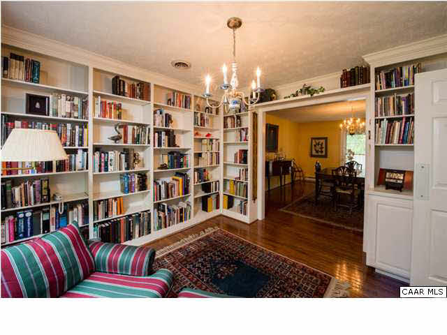 2713 Huntington Road Charlottesville, VA 22901 - Photo 4 of 17 a living room with a bookshelf and a book shelf