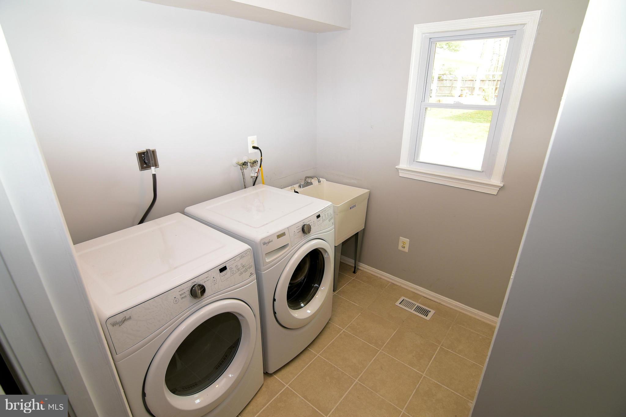 6504 Springbrook Lane Clinton, MD 20735 - Photo 9 of 30 a utility room with dryer and washer
