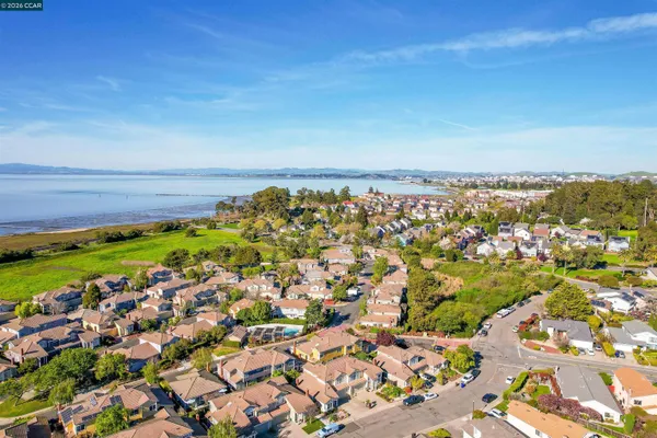 $899,000 | 162 Woodfield, Hercules, CA 94547