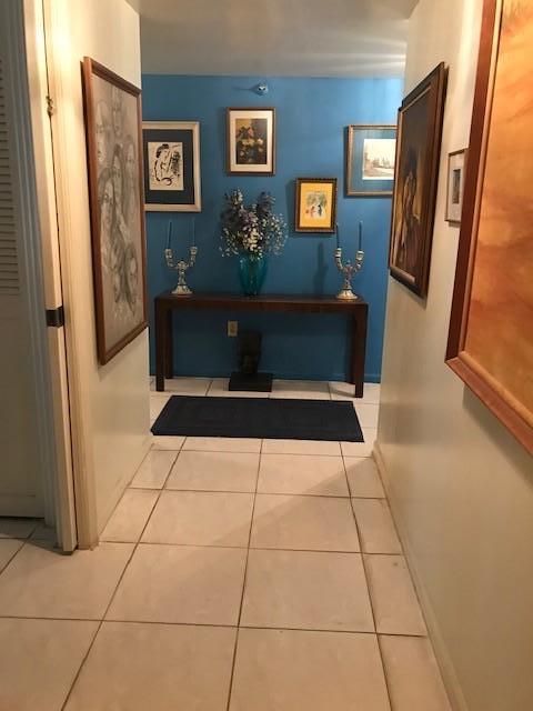 859 Jeffery Street, Unit 202 Boca Raton, FL 33487 - Photo 22 of 37 Pic - Hallway