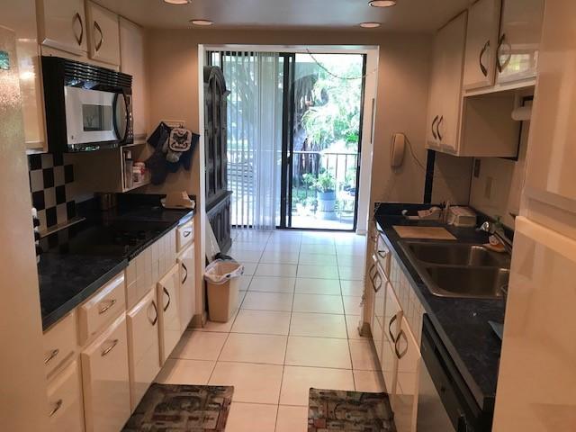 859 Jeffery Street, Unit 202 Boca Raton, FL 33487 - Photo 27 of 37 Pic - Kitchen1