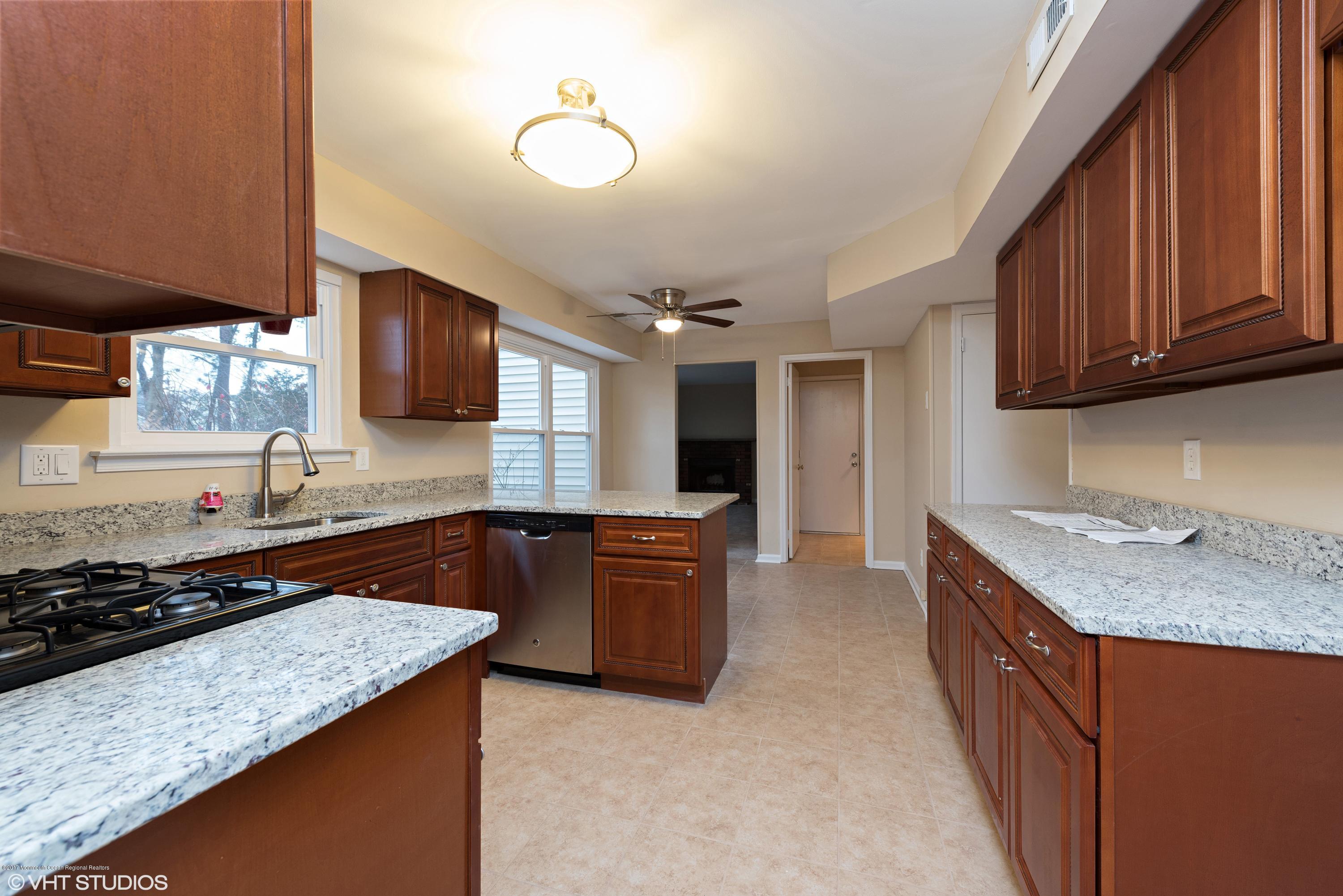 37 Peachstone Road Howell, NJ 07731 - Photo 7 of 23 07_37PEACHSTONERD_2007_HiRes
