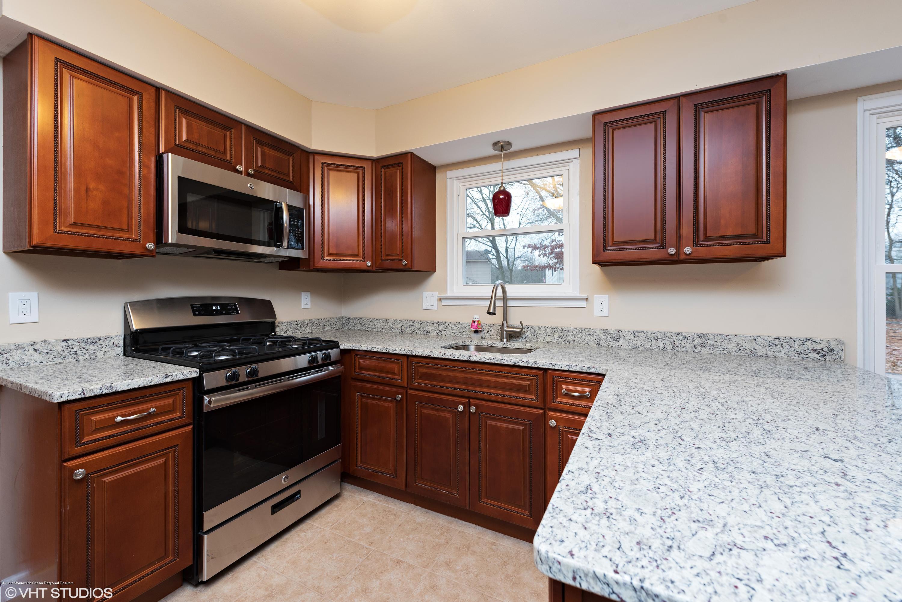 37 Peachstone Road Howell, NJ 07731 - Photo 8 of 23 08_37PEACHSTONERD_2008_HiRes