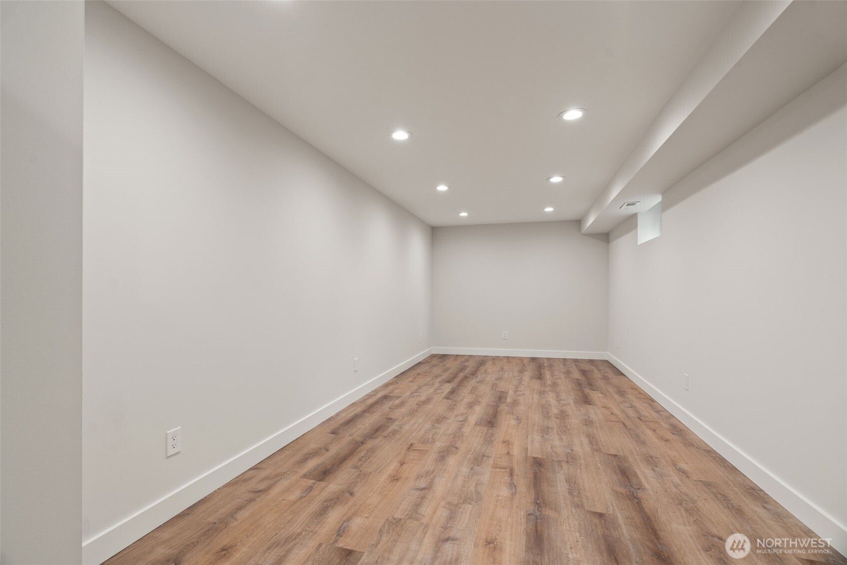 19125 94th Avenue West Edmonds, WA 98020 - Photo 31 of 37 a view of empty room with wooden floor