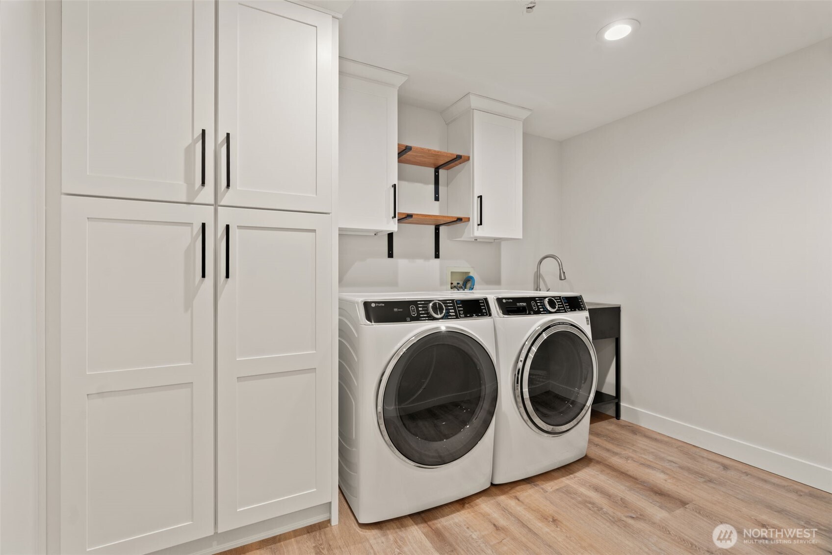 19125 94th Avenue West Edmonds, WA 98020 - Photo 32 of 37 a utility room with dryer and washer