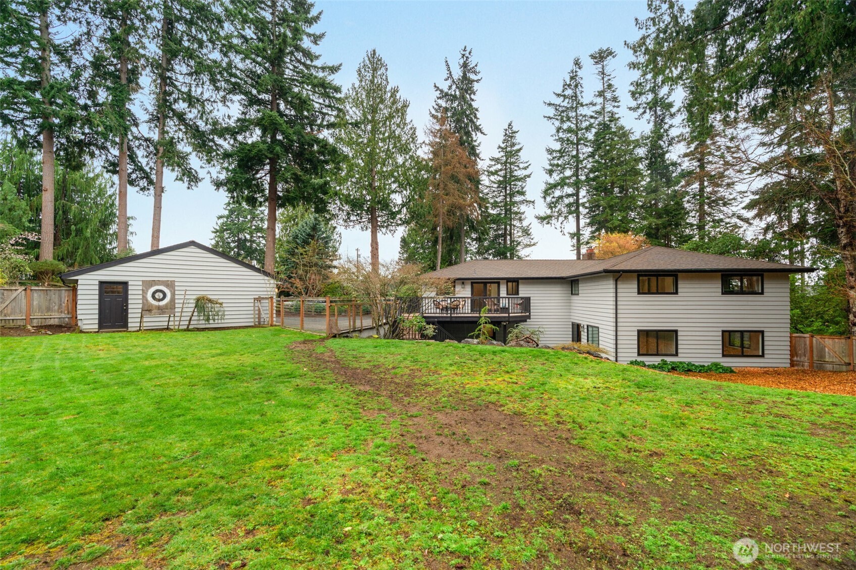 19125 94th Avenue West Edmonds, WA 98020 - Photo 36 of 37 a front view of a house with garden