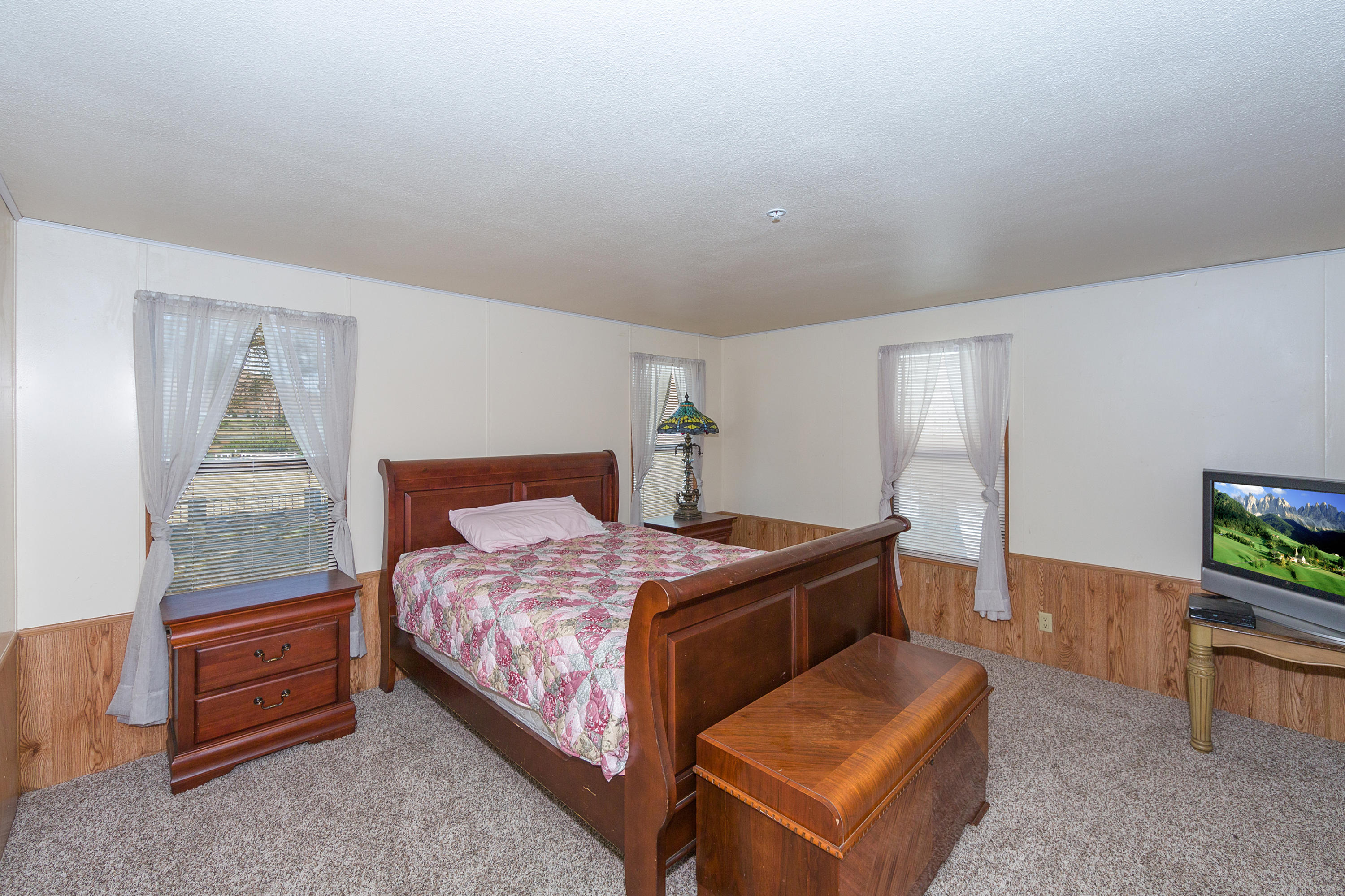 770 East Carson Mesa Road Palmdale, CA 93550 - Photo 25 of 33 026_Guest House Bedroom