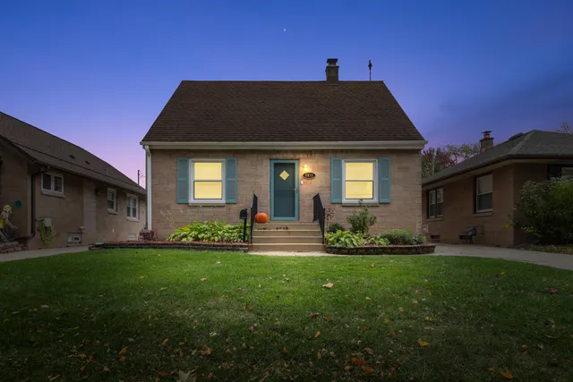 $274,900 | 2472 South 95th Street, West Allis, WI 53227