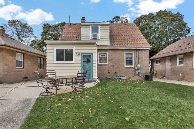 $274,900 | 2472 South 95th Street, West Allis, WI 53227