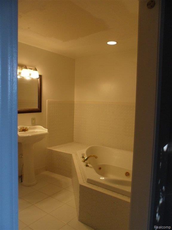 3254 Avalon Road Rochester, MI 48309 - Photo 10 of 20 Bath 3.jpg