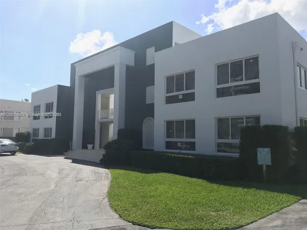 $2,350 | 9920 Collins Avenue, Unit 1, Bal Harbour, FL 33154