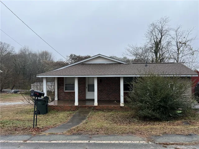 $1,100 | 206 Dickson Street, Westminster, SC 29693