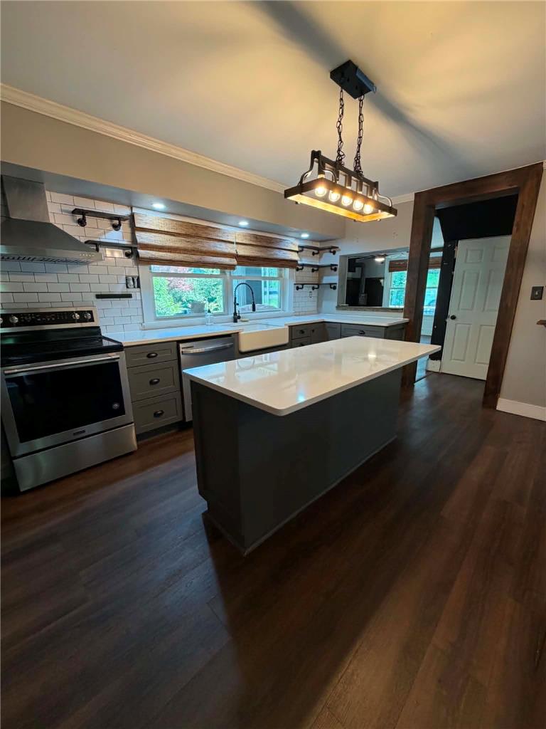 164 Sand Spring Road Cresco, PA 18326 - Photo 31 of 60 Culinary aspirations ignite in this meticulously designed kitchen, offering both ample preparation space and refined finishes.