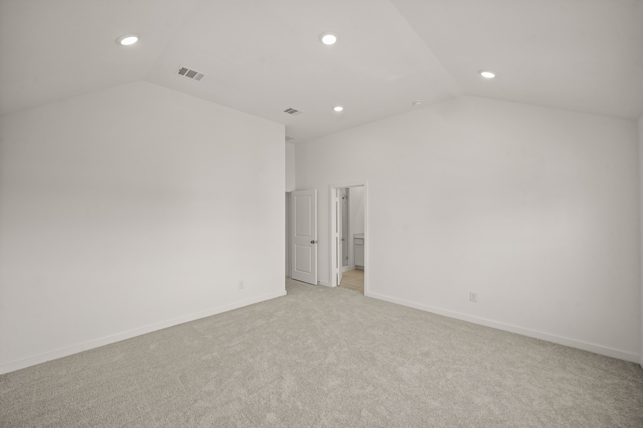2207 Diagonal Lane Houston, TX 77051 - Photo 14 of 36 a view of an empty room