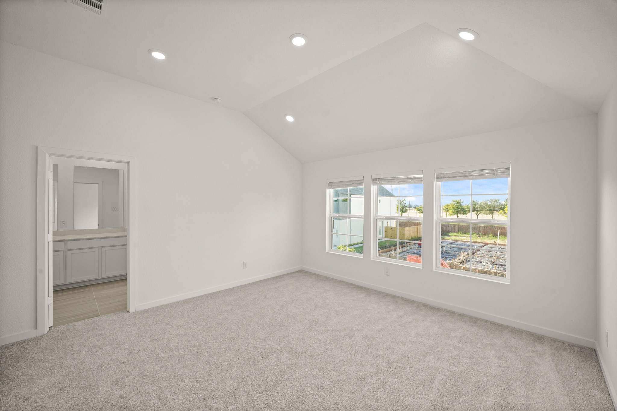 2207 Diagonal Lane Houston, TX 77051 - Photo 15 of 36 an empty room with windows