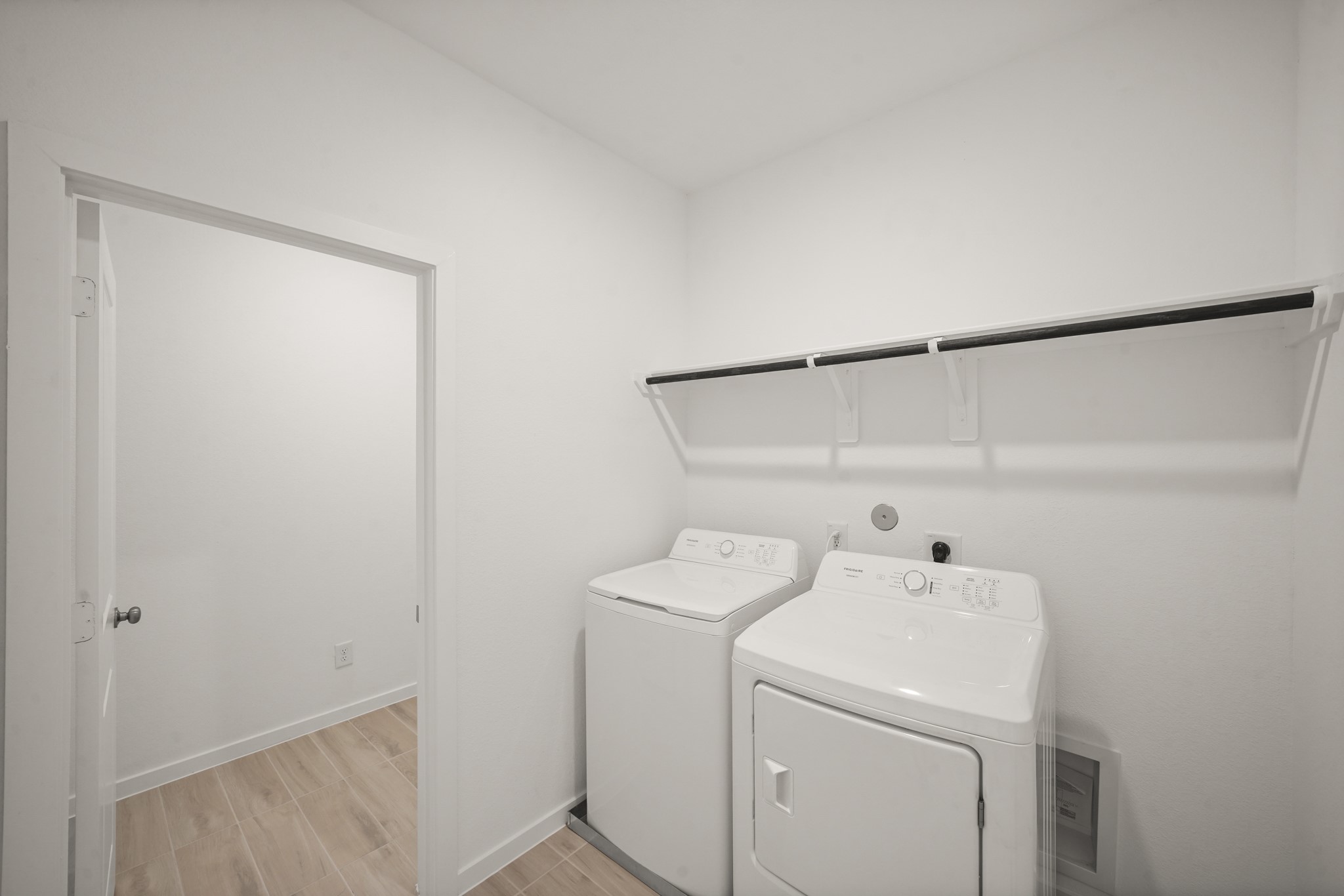 2207 Diagonal Lane Houston, TX 77051 - Photo 33 of 36 a utility room with dryer and washer