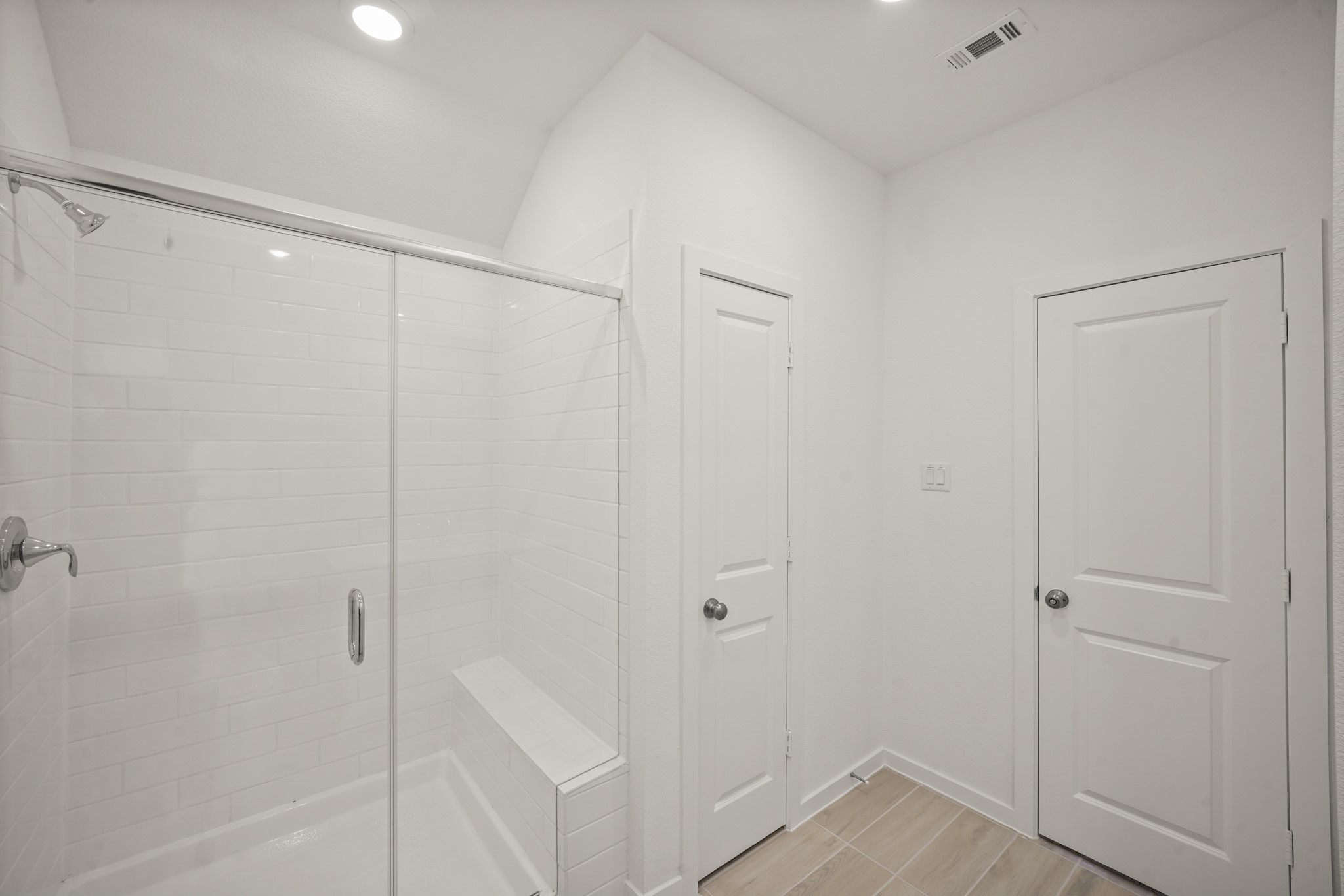 2207 Diagonal Lane Houston, TX 77051 - Photo 8 of 36 a view of bathroom