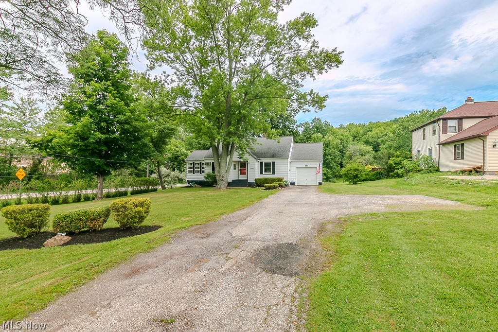 7987 Euclid Chardon Road Kirtland, OH 44094 - Photo 4 of 33