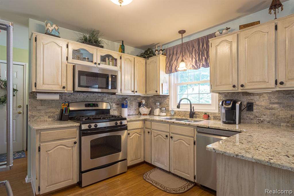 6301 Rustic Ridge Trail Grand Blanc, MI 48439 - Photo 9 of 31
