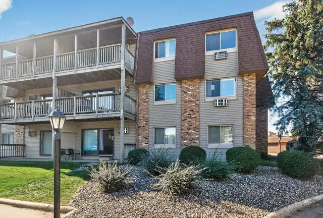 $92,000 | 2005 East 122nd Street, Unit A7, Burnsville, MN 55337