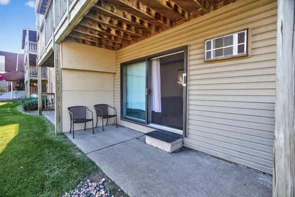 $92,000 | 2005 East 122nd Street, Unit A7, Burnsville, MN 55337